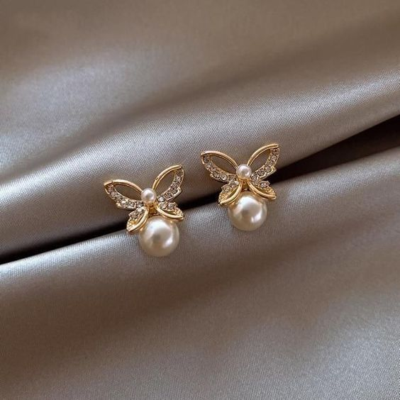 Vintage Butterfly Pearl Earrings 1