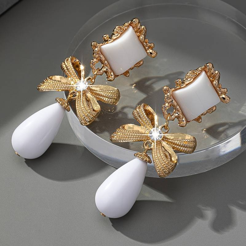Vintage White & Gold Earrings 1